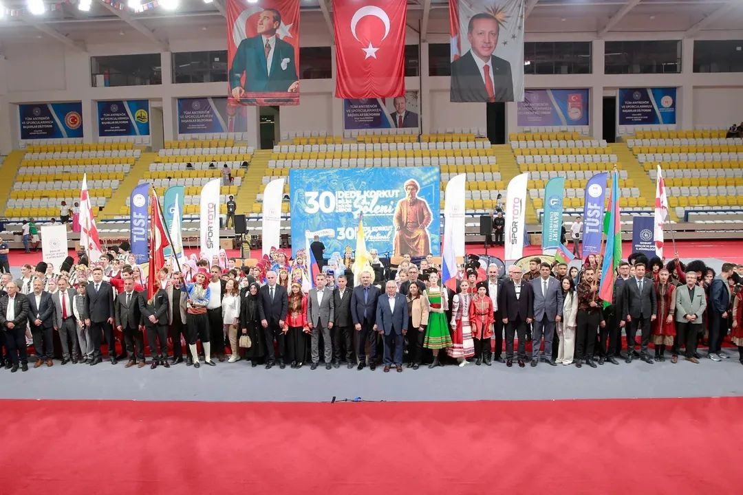 TÜRK DÜNYASI BAYBURT’TA BULUŞTU: 30. ULUSLARARASI DEDE KORKUT ŞÖLENİ COŞKUYLA BAŞLADI!
